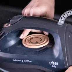 Ufesa Plancha de vapor ligera PV1100C Daily